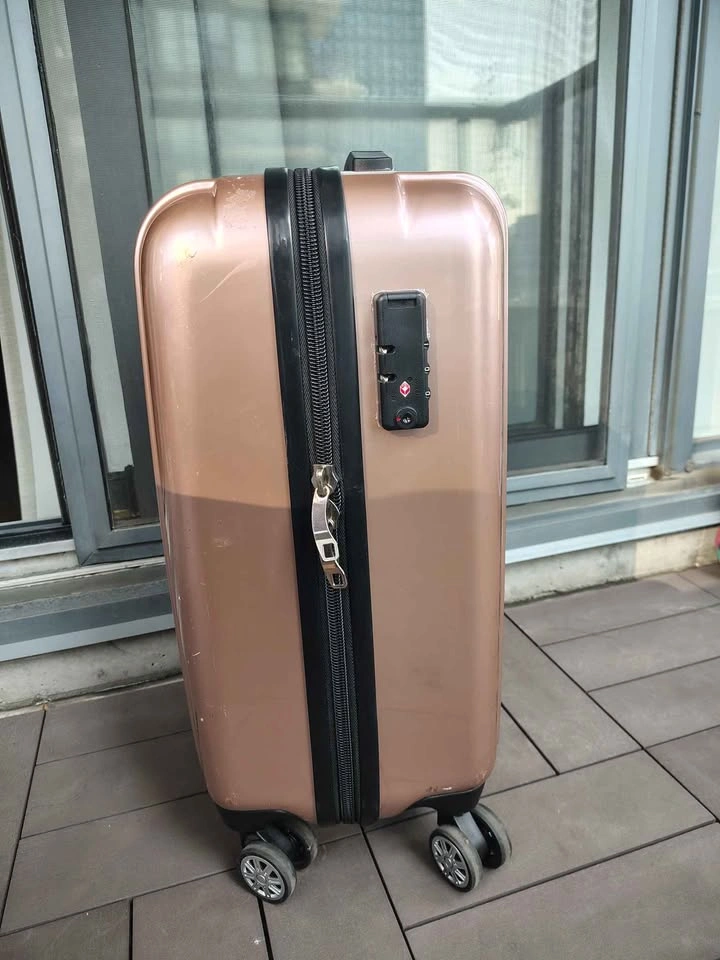 Explorer Hardside Spinner Suitcase - photo 2