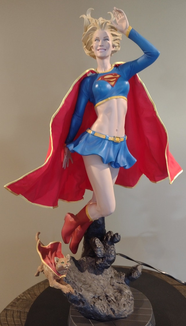 Sideshow Supergirl Exclusive Statue
