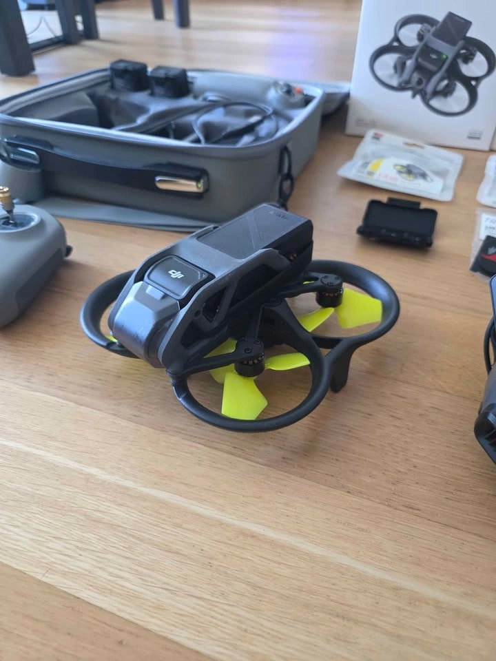 DJI Avata Pro View Bundle + Remote Controller 2 + Fly More Kit - photo 3
