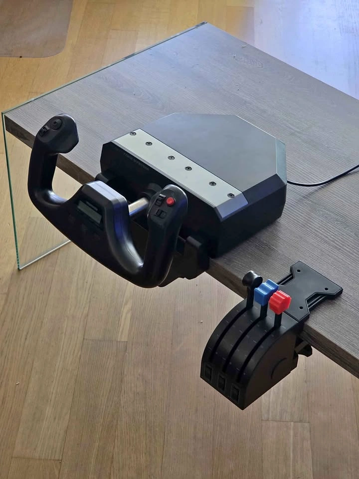 Logitech Saitek Flight Yoke and Throttle Quadrant