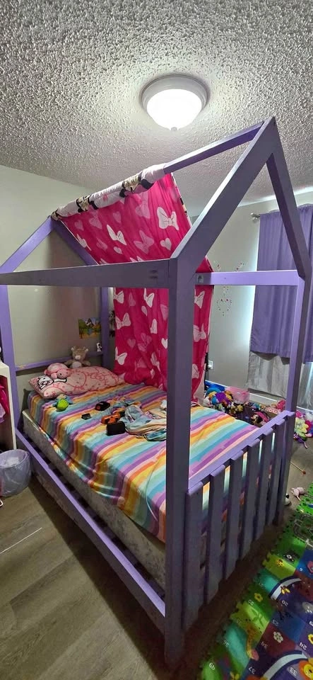 Single/Twin sized bedframe
