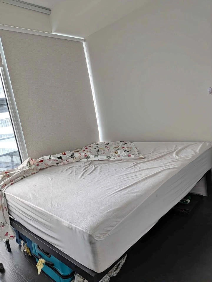 IKEA HAUGSVÄR King Size Hybrid Mattress – Excellent Condition