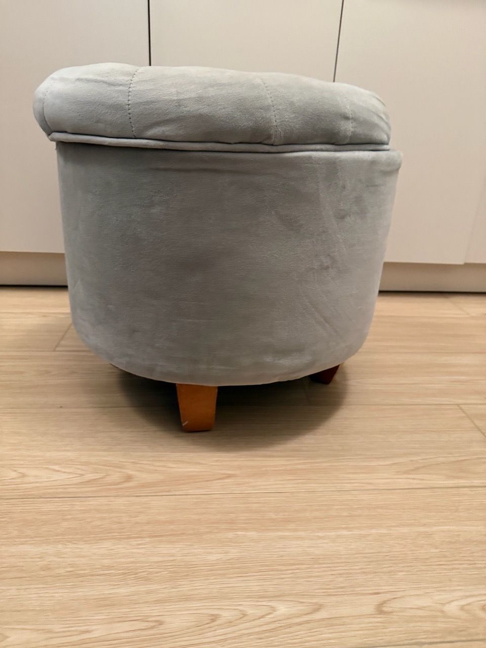Light Gray Tufted Round Storage Ottoman 17.5” – Used - photo 2