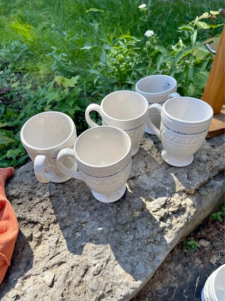 6 Disney Mickey mugs with stand