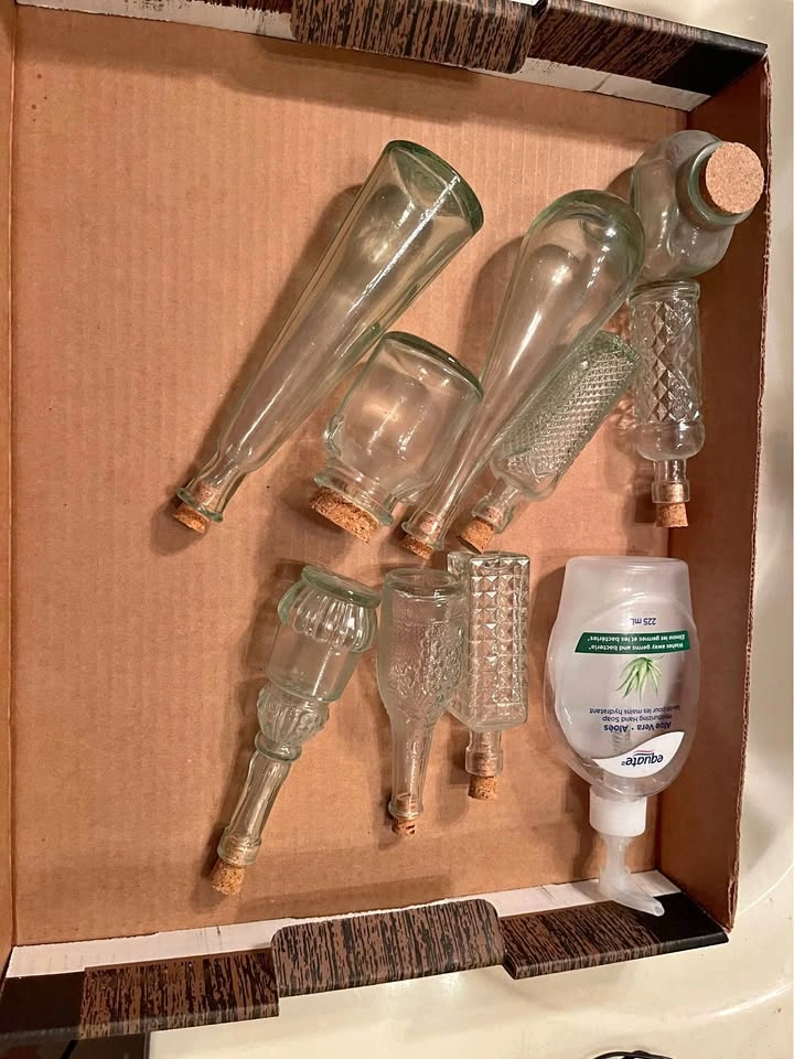Little glass bottles perfect for display or Halloween 🎃 potions