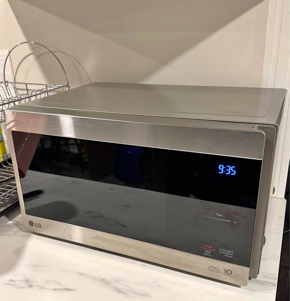 LG NeoChef Microwave
