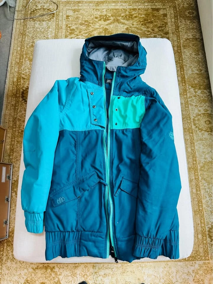 686 women’s ski jacket XS