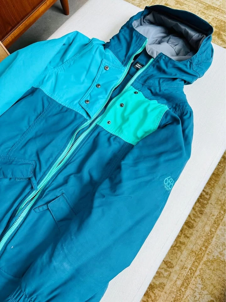 686 women’s ski jacket XS - photo 3