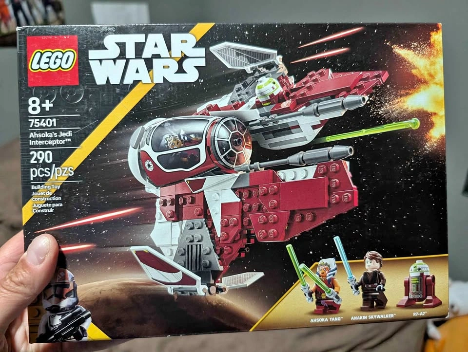 LEGO Star Wars Ahsoka's Jedi Interceptor 75401
