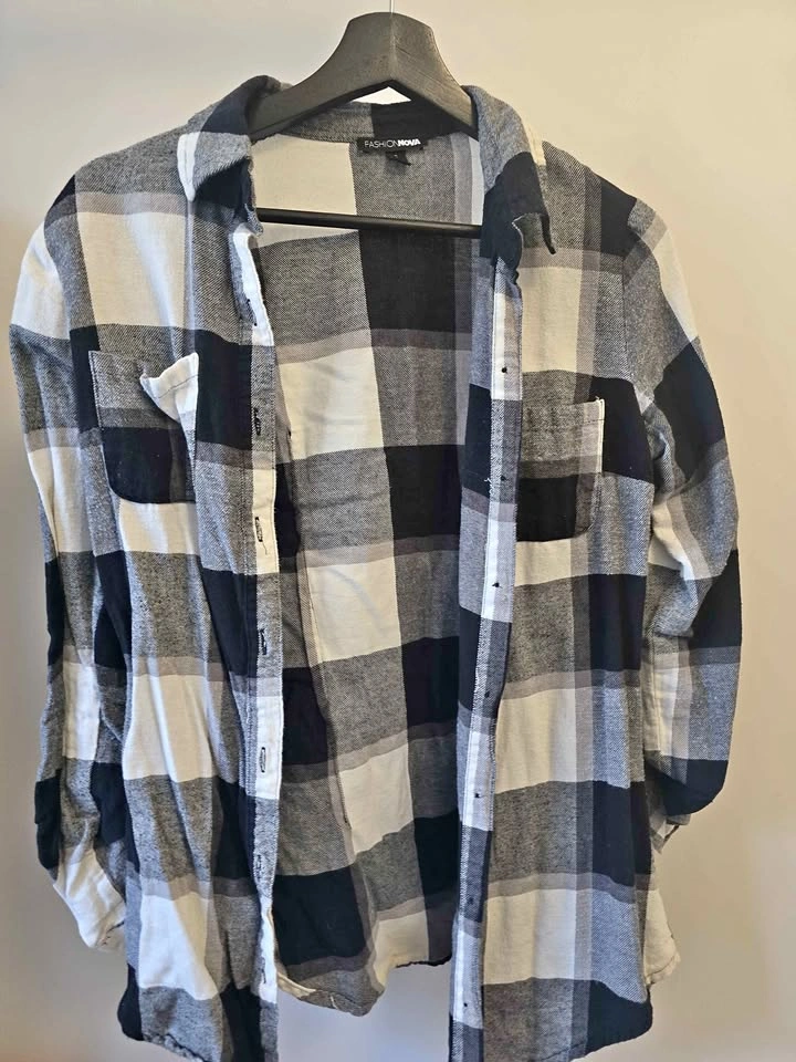 Womens shirt & sweaters $5
