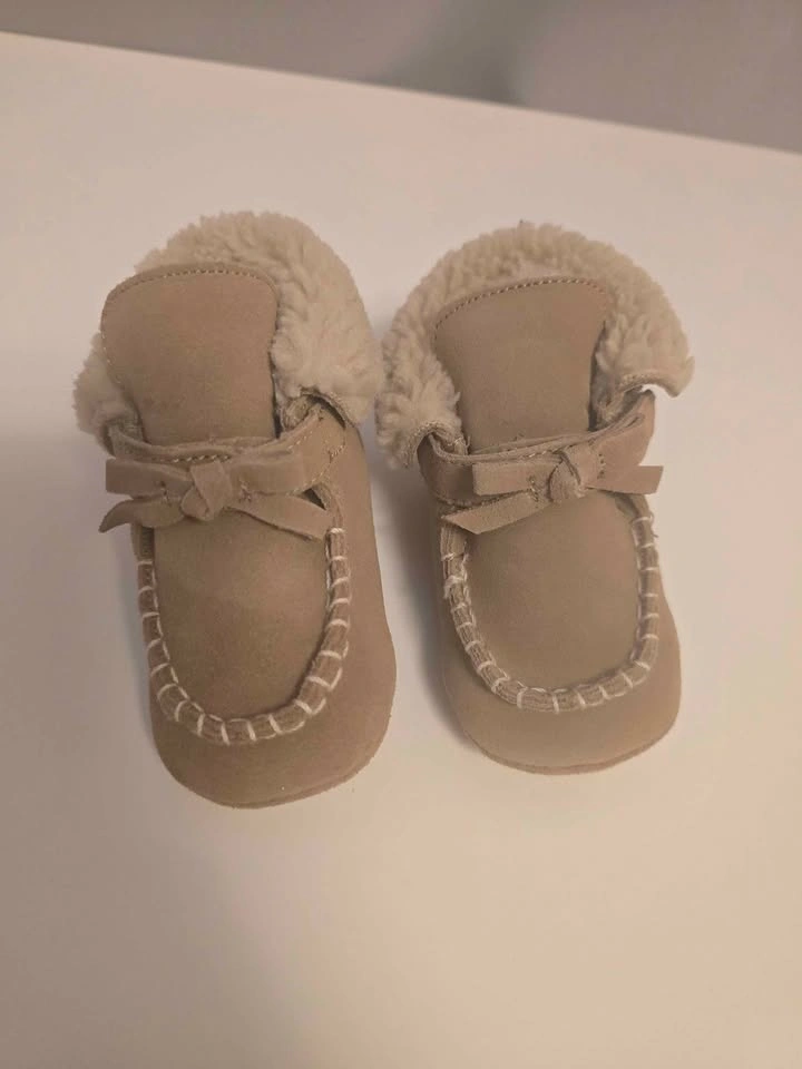 Baby Sherpa booties - photo 2