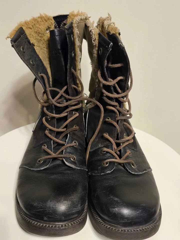 Sixty Black Leather Lace-Up Boots - Size 8.5