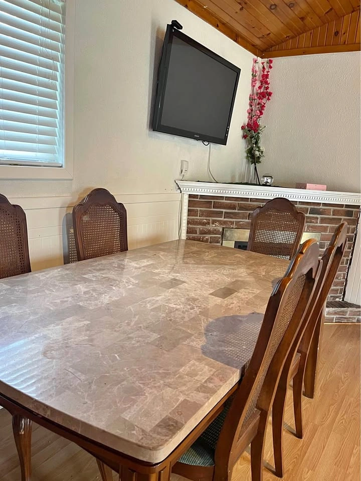 Dinning table