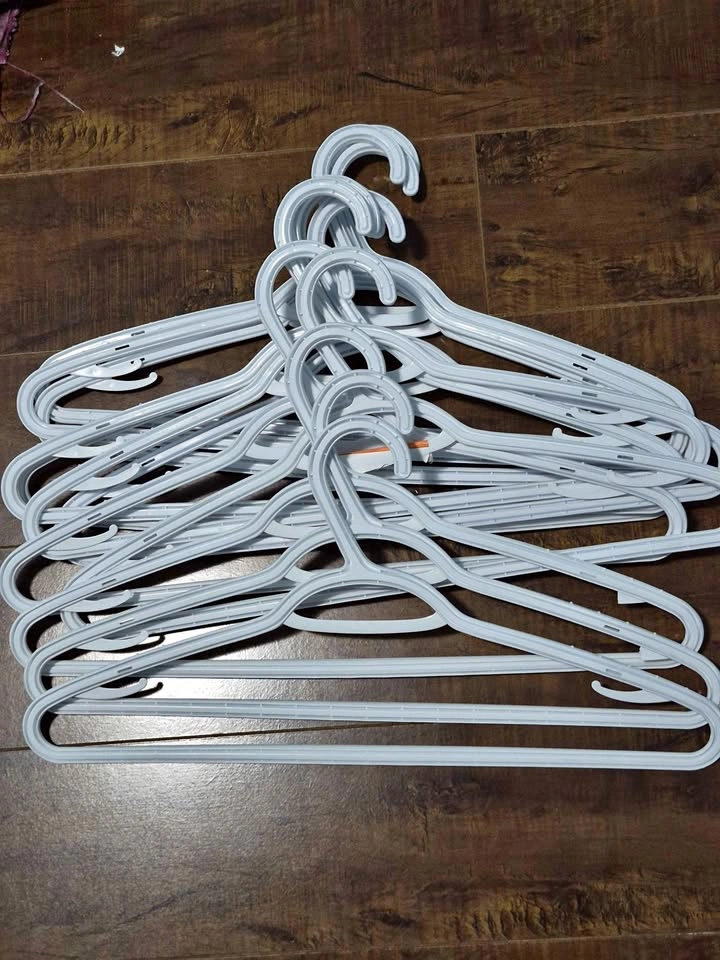 Cloth Hangers (Qty - 20)