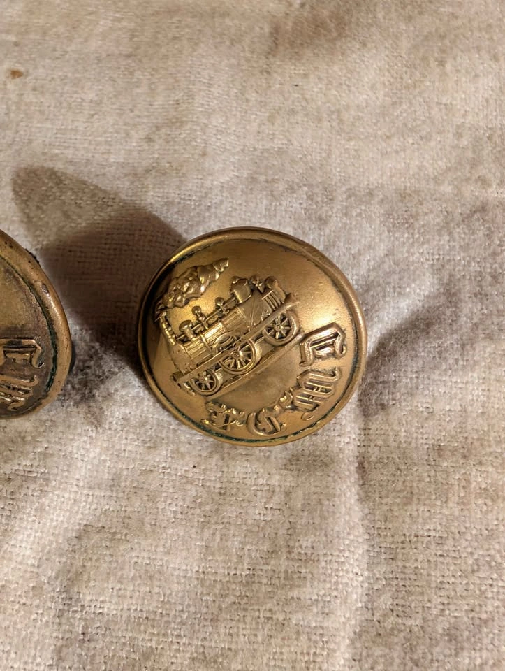 Vintage Adolfo Roensch Manila Brass Locomotive Buttons - photo 2