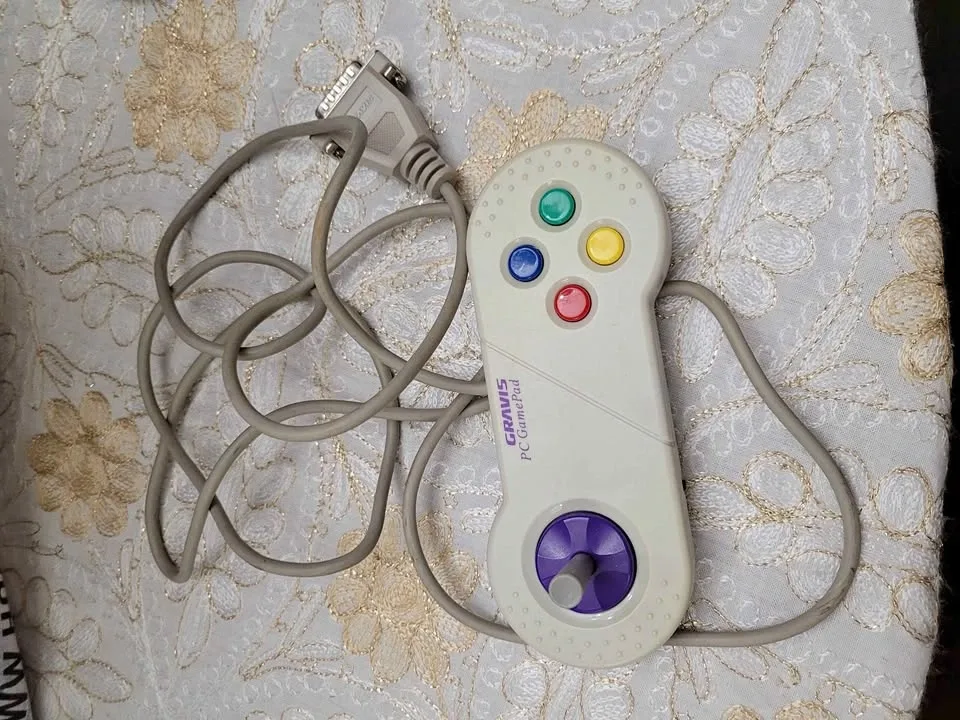 Vintage Gravis PC GamePad (1992) with Joystick Pin