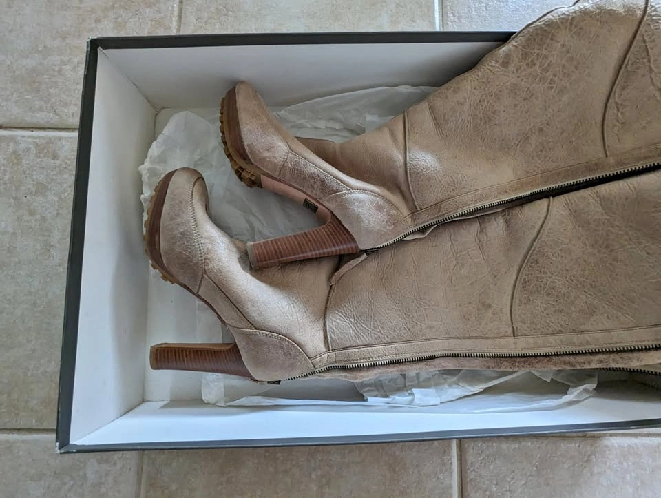 UGG Australia tan DONATA over-the-knee shearling boots, sz 6