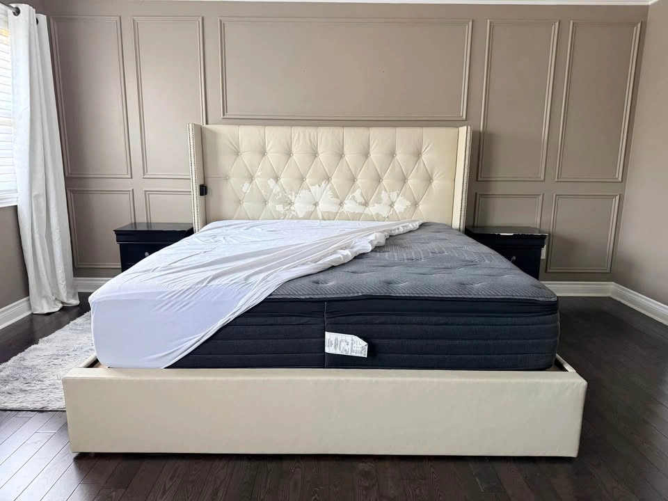 King bed set with mattress and 2 night tables - photo 3