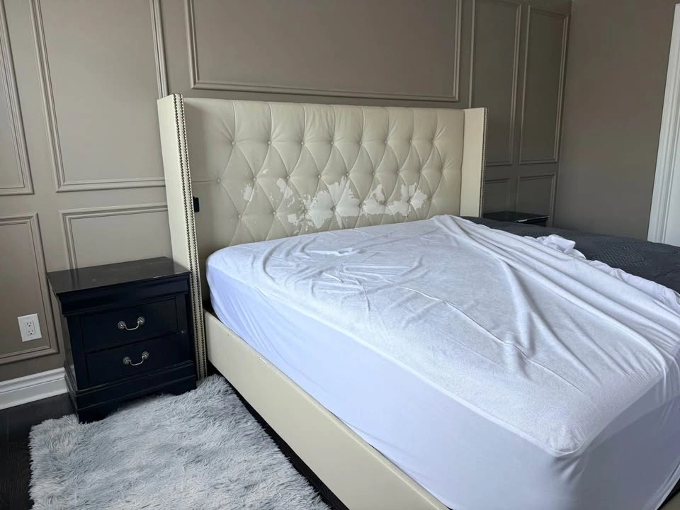 King bed set with mattress and 2 night tables - photo 5