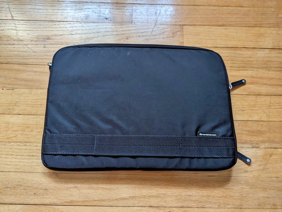 Brenthaven 2100, Macbook Pro 15.4 laptop black carry case