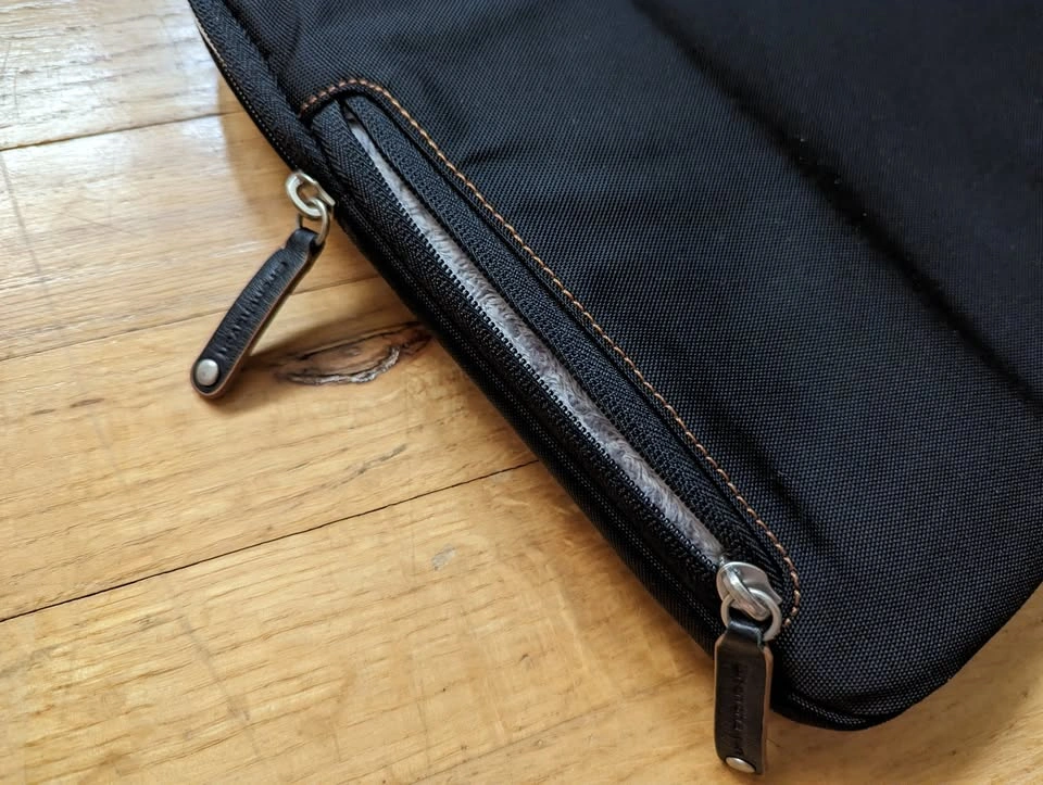 Brenthaven 2100, Macbook Pro 15.4 laptop black carry case - photo 3