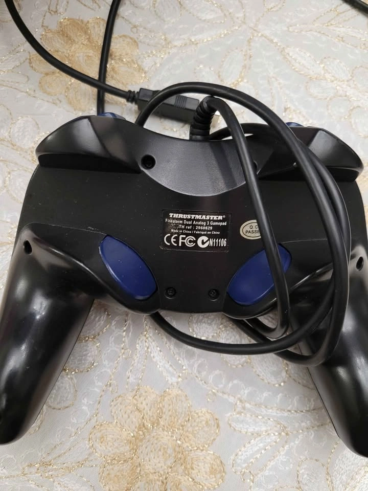 Thrustmaster Firestorm Dual Analog 3 PC Controller - Retro USB G - photo 2