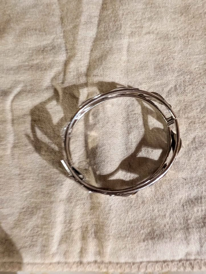 Vintage Bond-Boyd Sterling Silver Hinged Bangle Bracelet