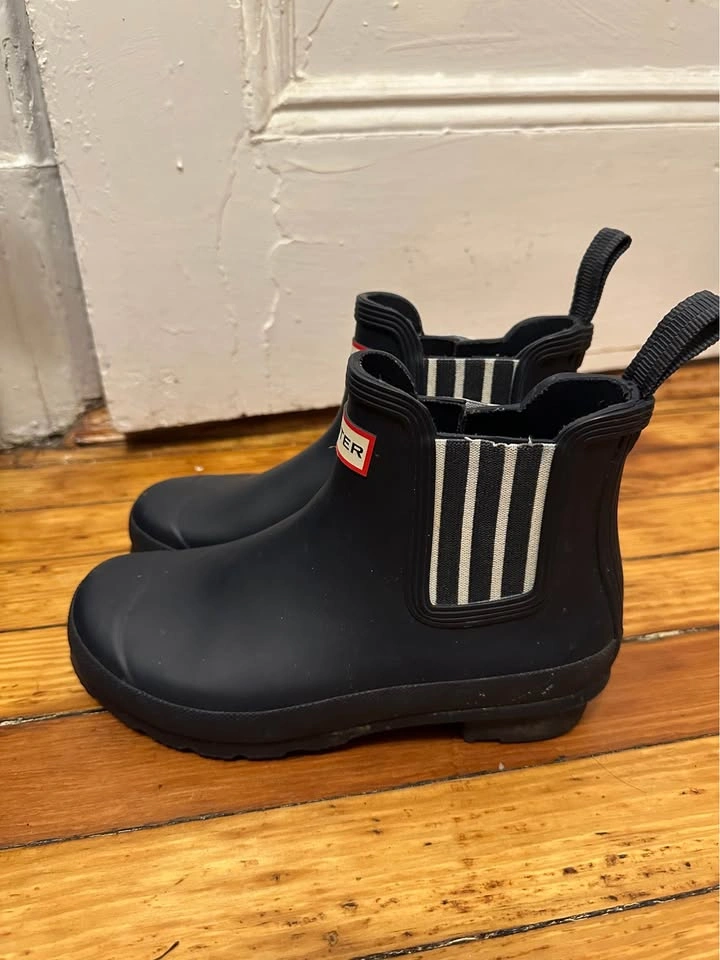 Hunter Chelsea Rain Boots - Women’s Size 7. Pickup in Park Slope - photo 2