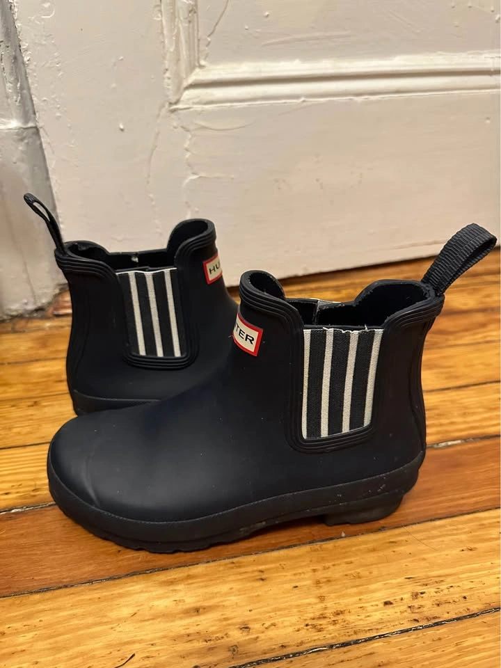 Hunter Chelsea Rain Boots - Women’s Size 7. Pickup in Park Slope - photo 3