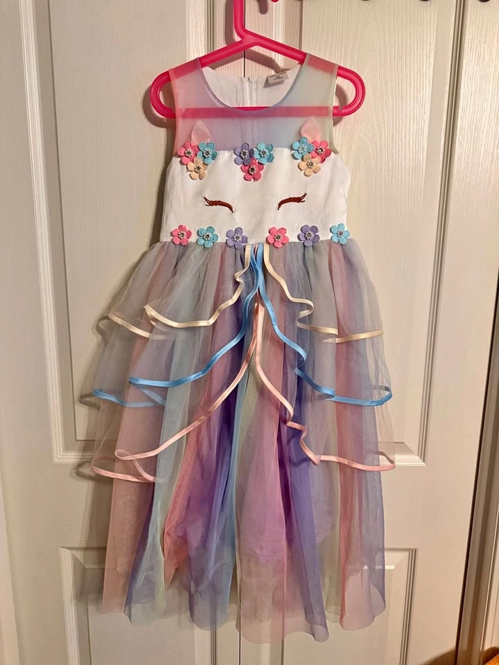 Beautiful Unicorn Dress - Size 6-7 years