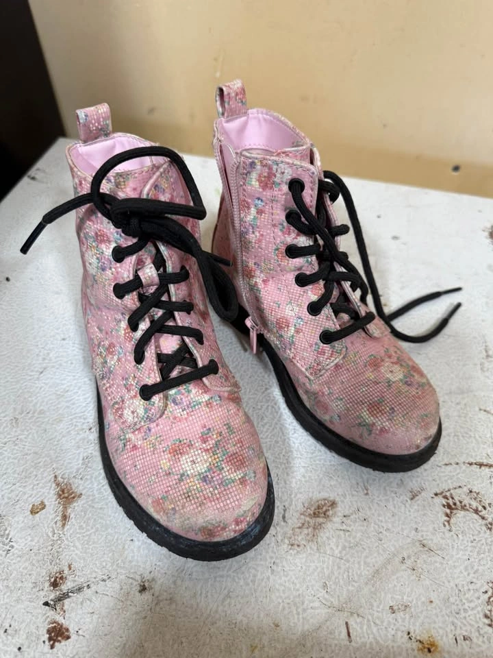 Girls boots, size 11
