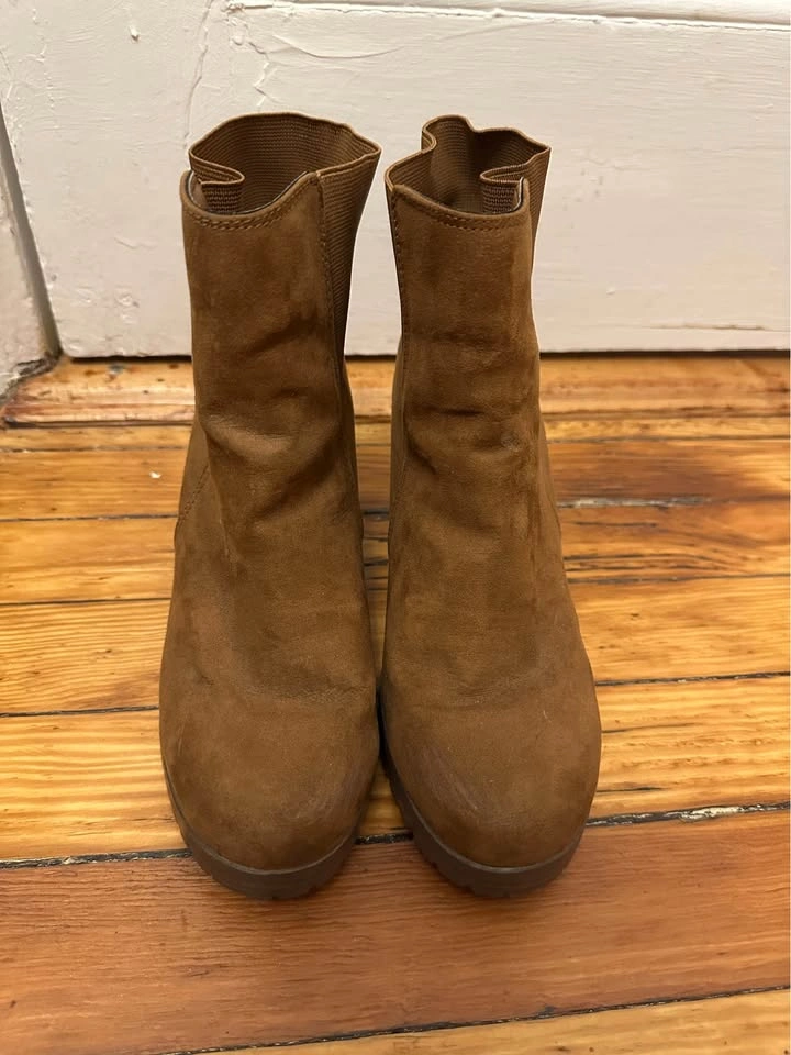 Brown Faux Suede Chelsea Ankle Heeled Boots. Women’s Size 8. - photo 2