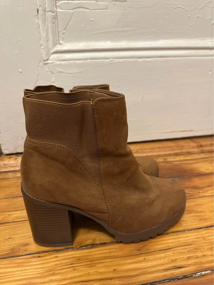 Brown Faux Suede Chelsea Ankle Heeled Boots. Women’s Size 8. - photo 4