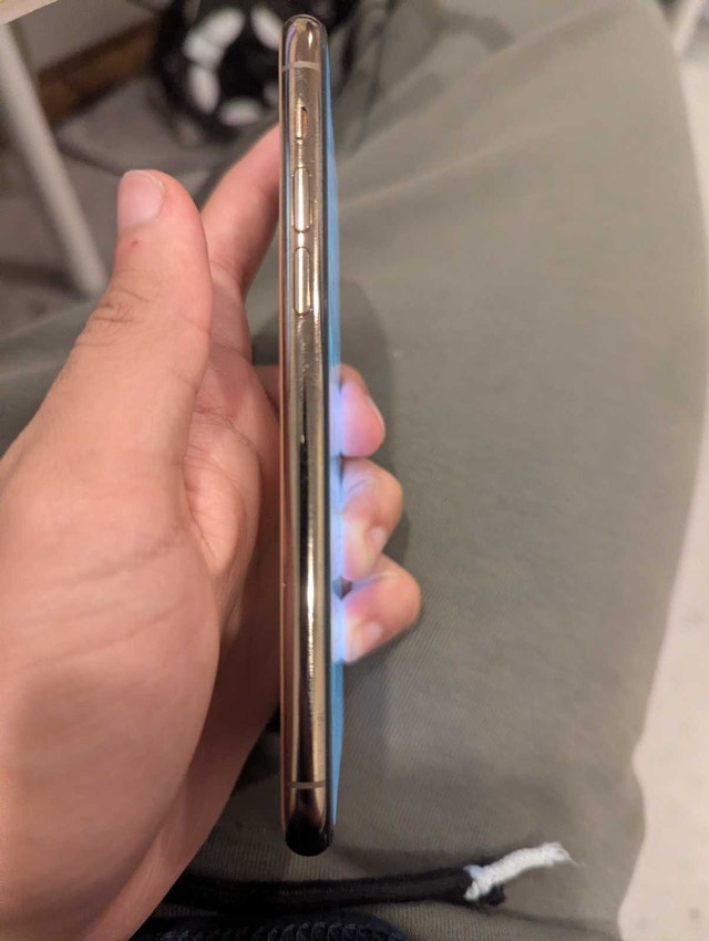 iPhone 11 Pro - 64gb - 100% Battery Health - photo 5