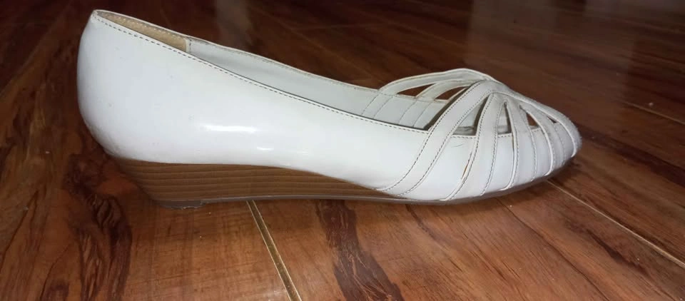 Jessica Leena White Wedge Shoes Size 10 - photo 2