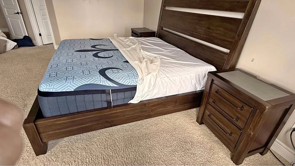 Wood bed frame with base, 2 nightstands and mattress