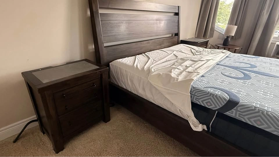 Wood bed frame with base, 2 nightstands and mattress - photo 4