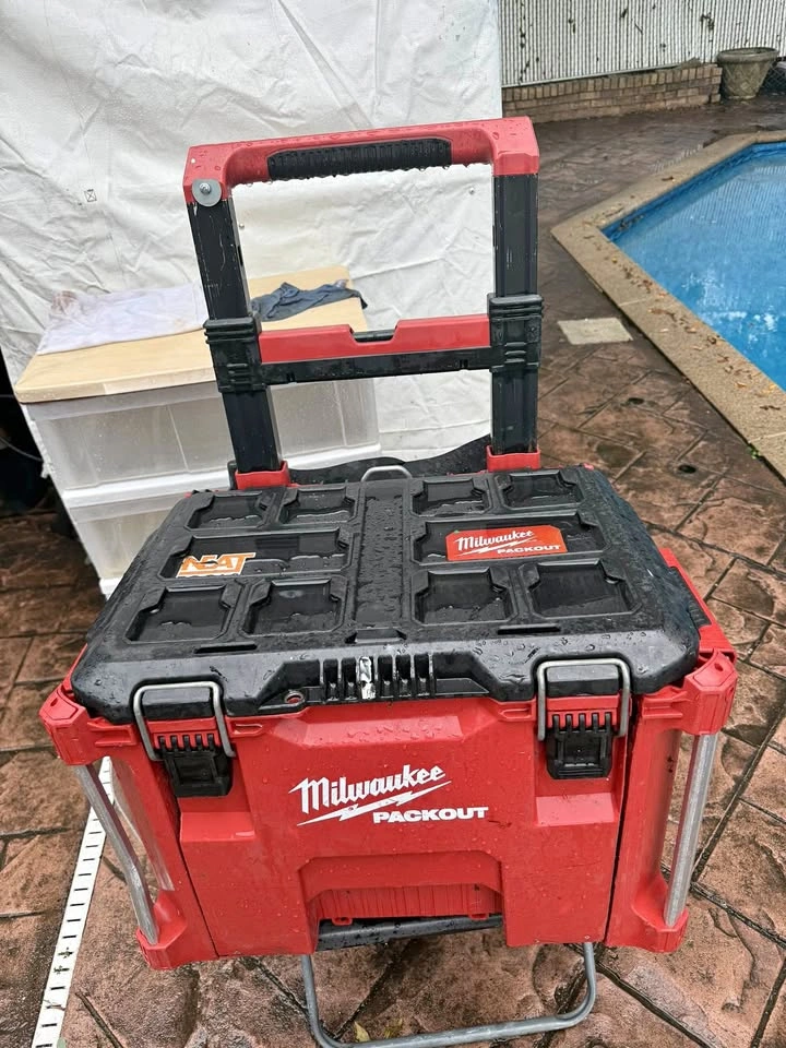 Milwaukee Packout Rolling Tool Box