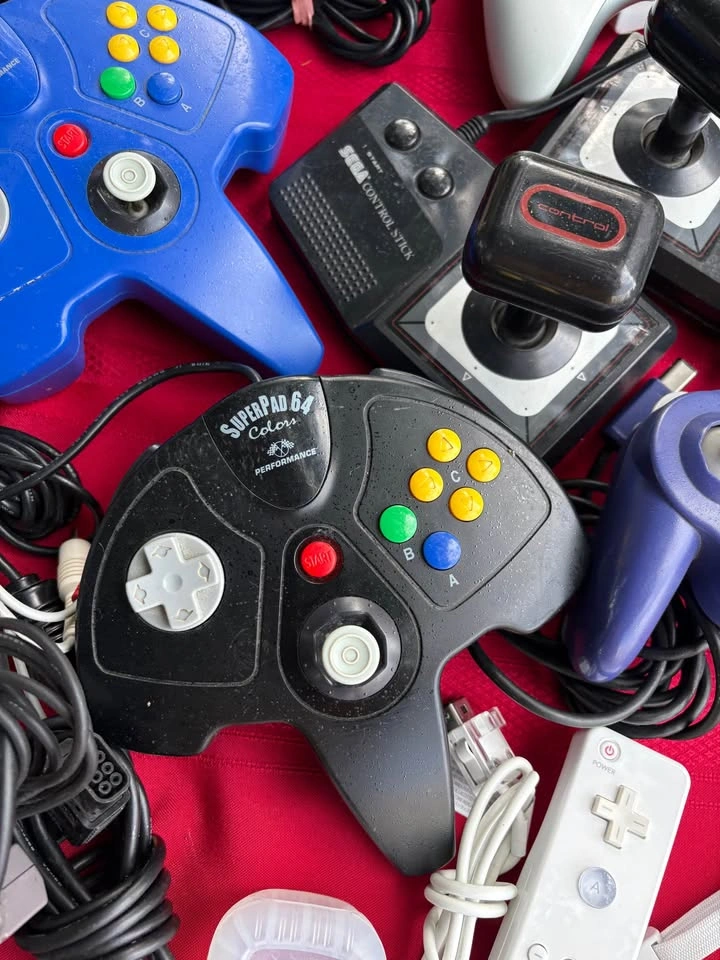 Nintendo, Sega, and Xbox Retro Video Game Controller Lot - photo 2