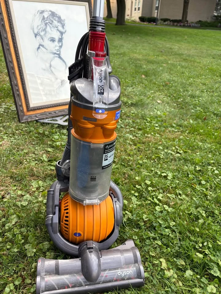 Dyson DC24 Vacuum – Fully Working – Needs Belt Replacement - photo 3