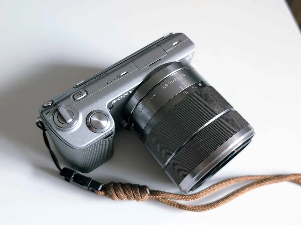 Sony NEX-5 Mirrorless Camera + 18-55mm OSS Lens Kit - photo 2