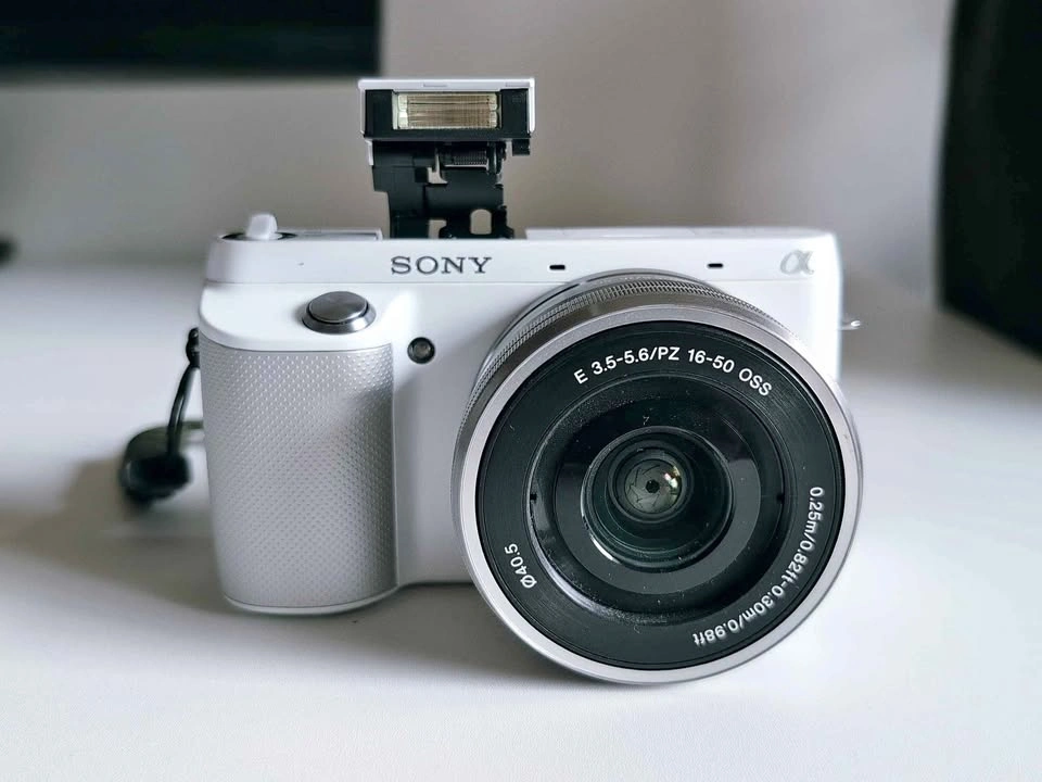 Sony NEX-F3 White Mirrorless Camera with 16-50mm Lens