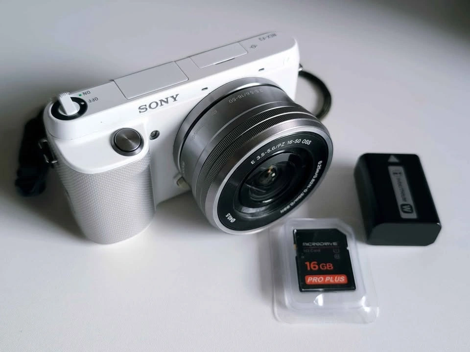 Sony NEX-F3 White Mirrorless Camera with 16-50mm Lens - photo 2