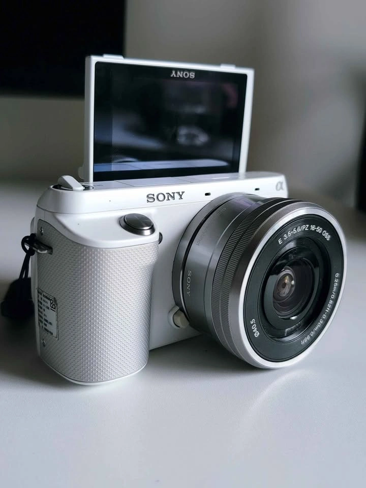 Sony NEX-F3 White Mirrorless Camera with 16-50mm Lens - photo 5