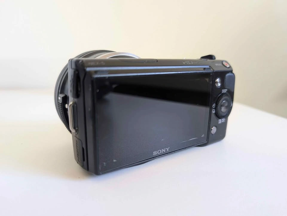 Sony NEX-5 Camera with 16-50mm Lens - photo 3