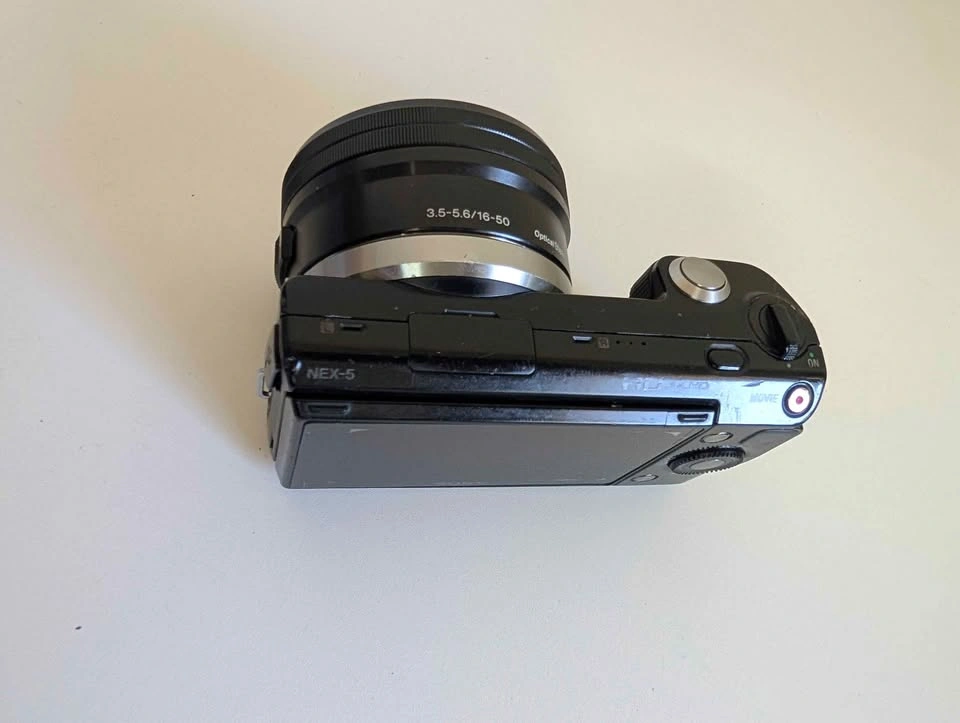 Sony NEX-5 Camera with 16-50mm Lens - photo 4