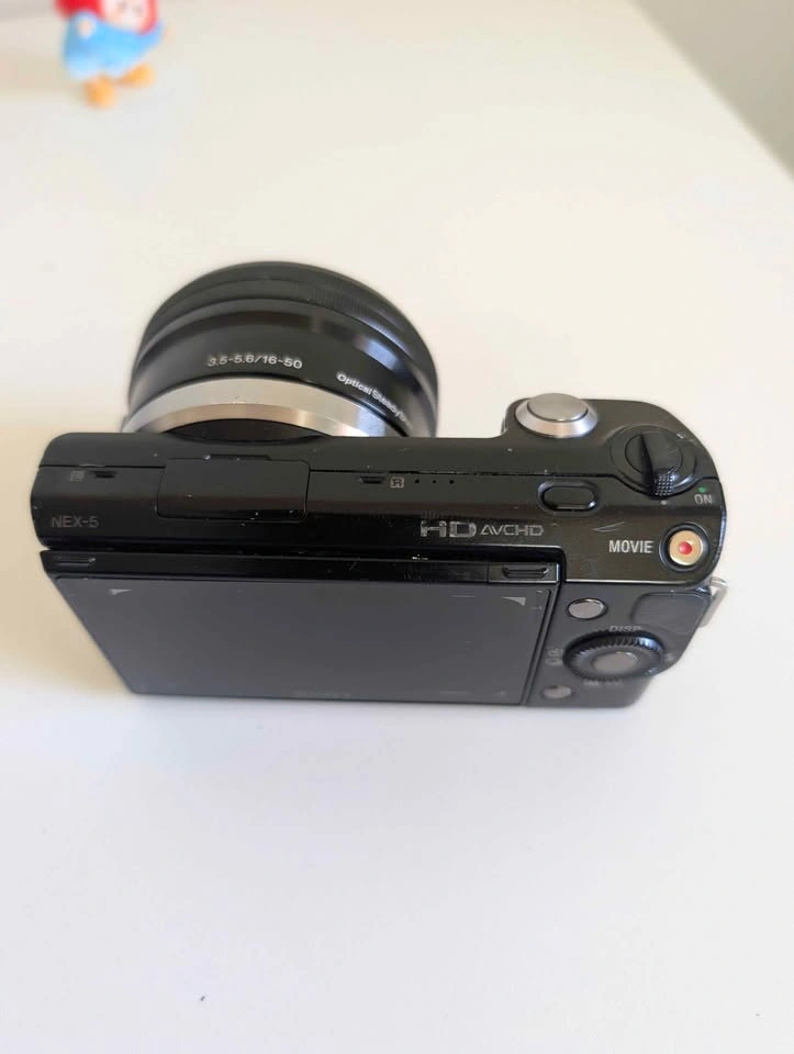 Sony NEX-5 Camera with 16-50mm Lens - photo 5