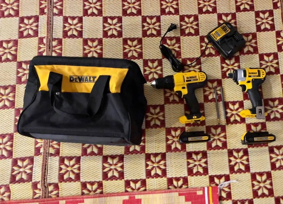 DeWALT drill set