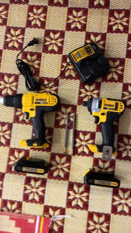 DeWALT drill set - photo 3