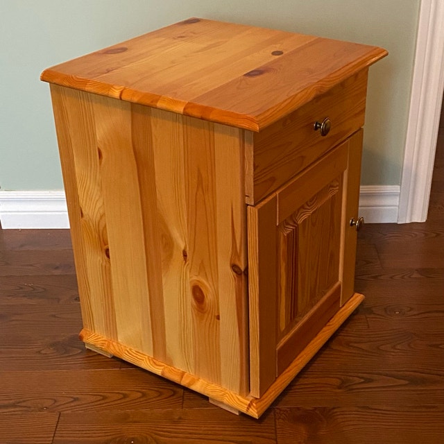 Pine Nightstand - photo 3
